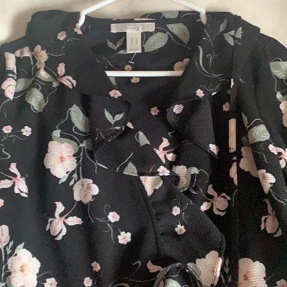 3/$20 blouse - Picture 4 of 4